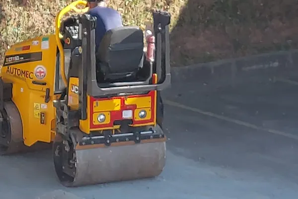 Compactação de solo em obra